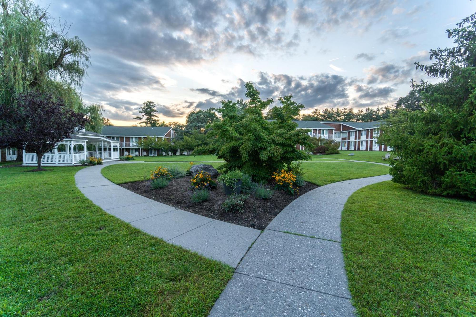 Sleepy Hollow Hotel Tarrytown Exterior photo