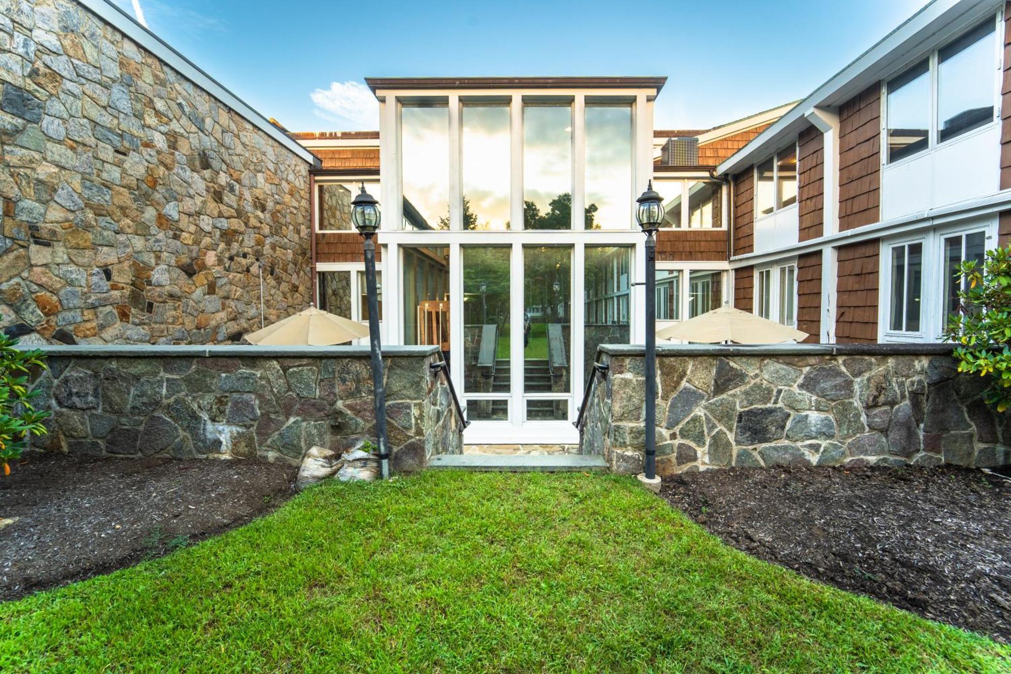 Sleepy Hollow Hotel Tarrytown Exterior photo